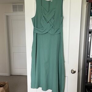 Elegant Green Sleeveless Dress